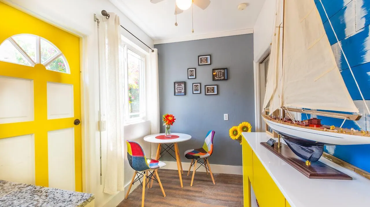 Lemon Cottage - At Orange Hill Nassau Apartment